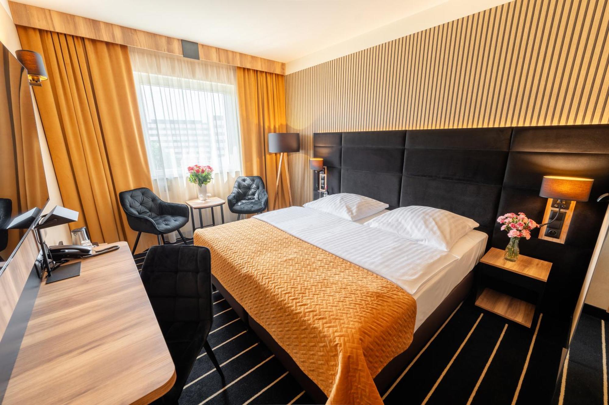 Double Room,1583070561:JPEG