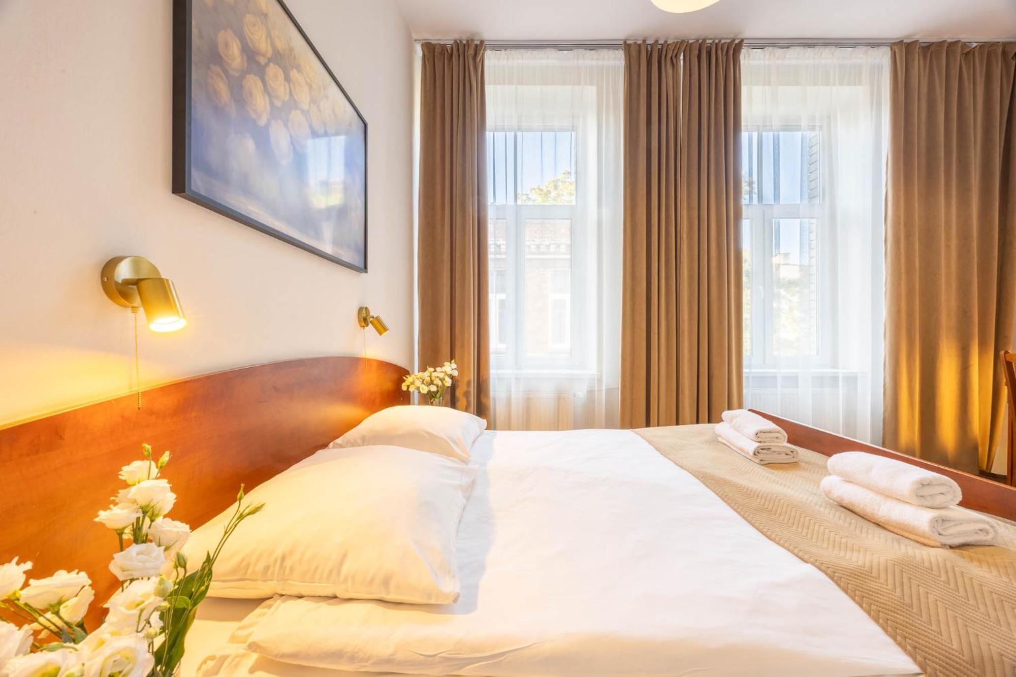 Double Room,1704897625:JPEG